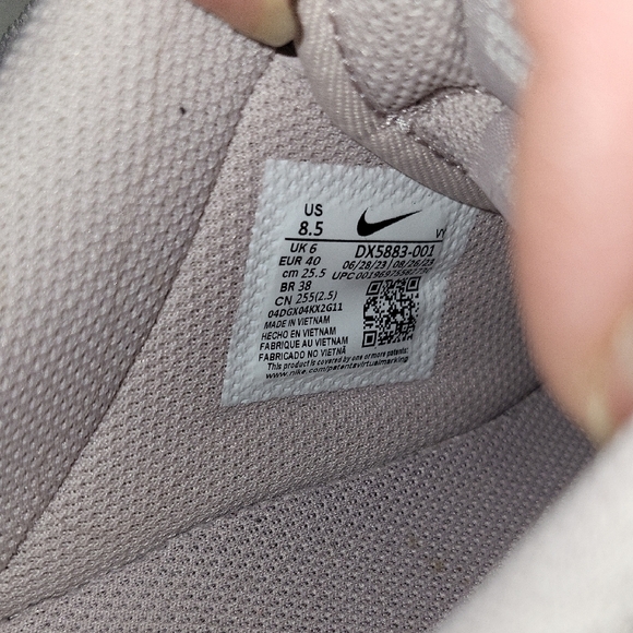 Stylish Women's Sneakers in Lavender and White - Picture 4 of 5